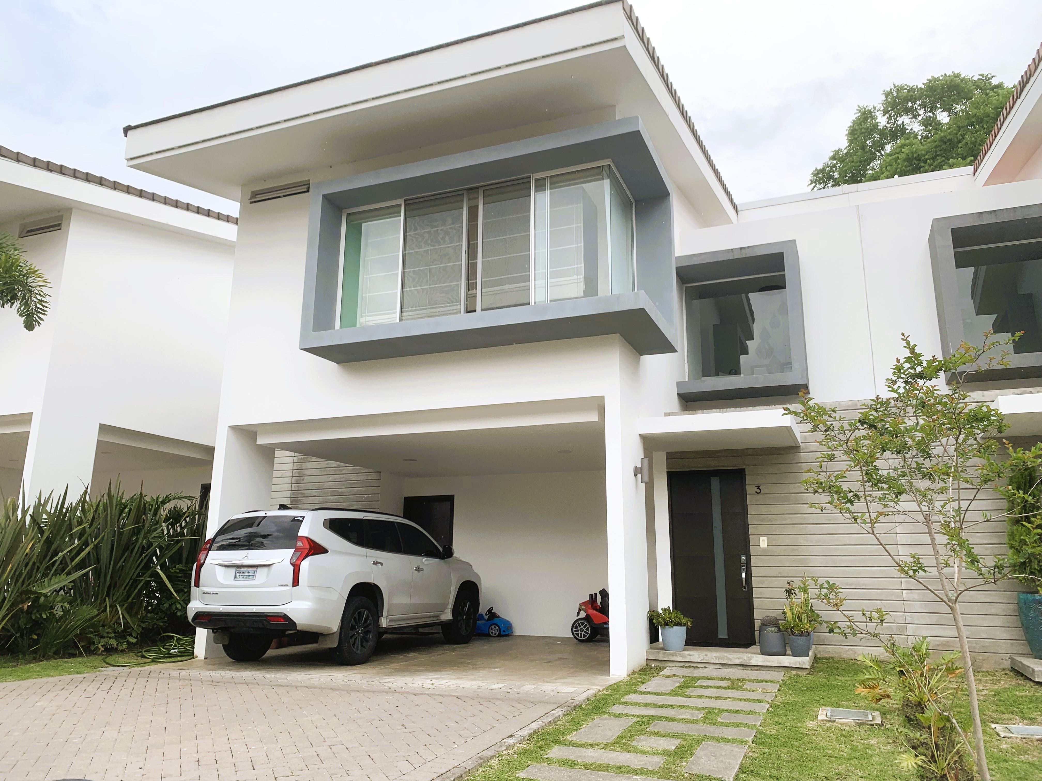 FOR SALE or RENT. Beautiful contemporary house. Escazu